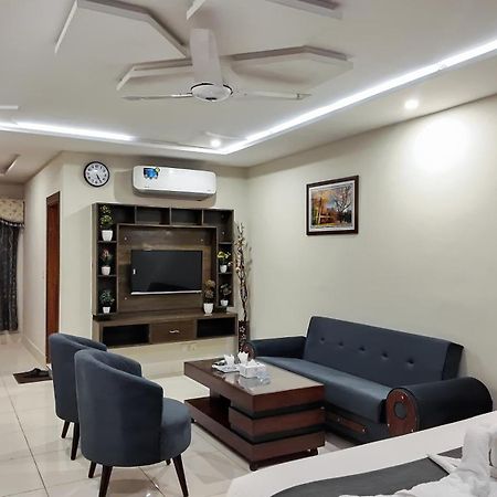 Hotel Crown Inn Multan Zewnętrze zdjęcie