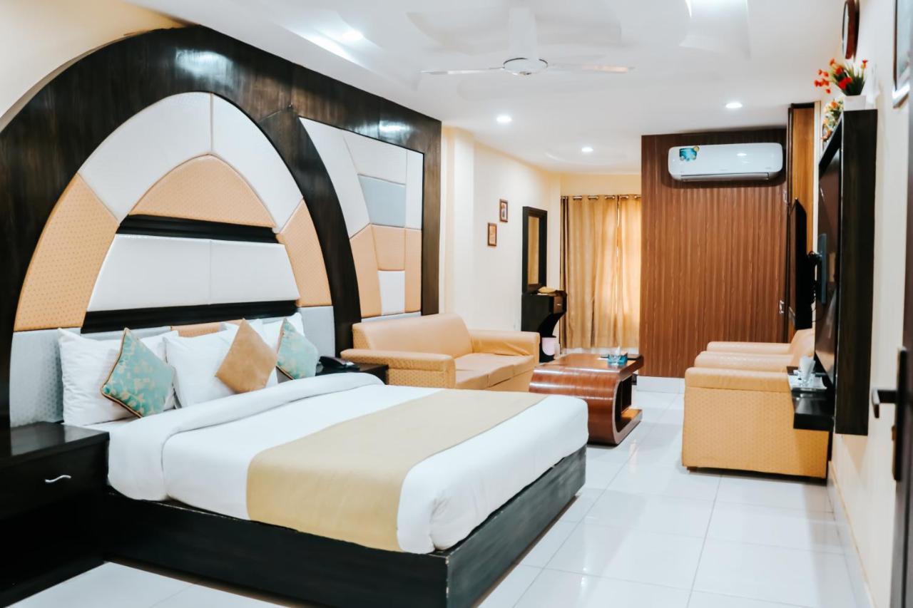 Hotel Crown Inn Multan Zewnętrze zdjęcie