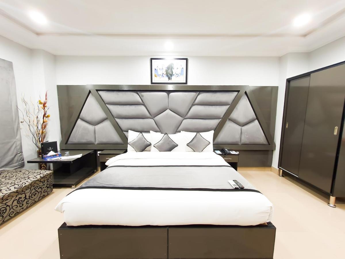 Hotel Crown Inn Multan Zewnętrze zdjęcie