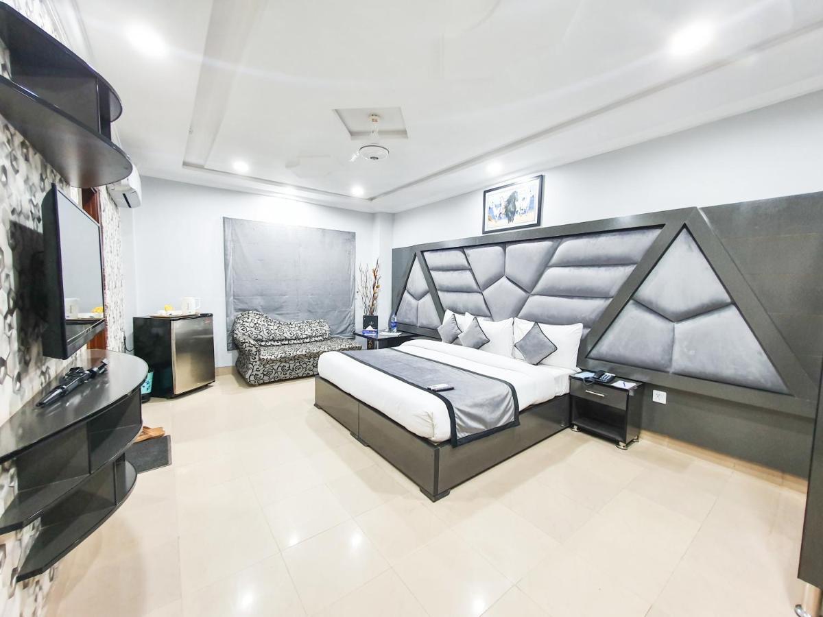 Hotel Crown Inn Multan Zewnętrze zdjęcie