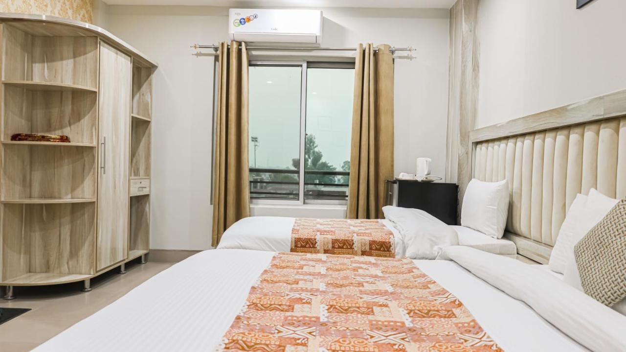 Hotel Crown Inn Multan Zewnętrze zdjęcie