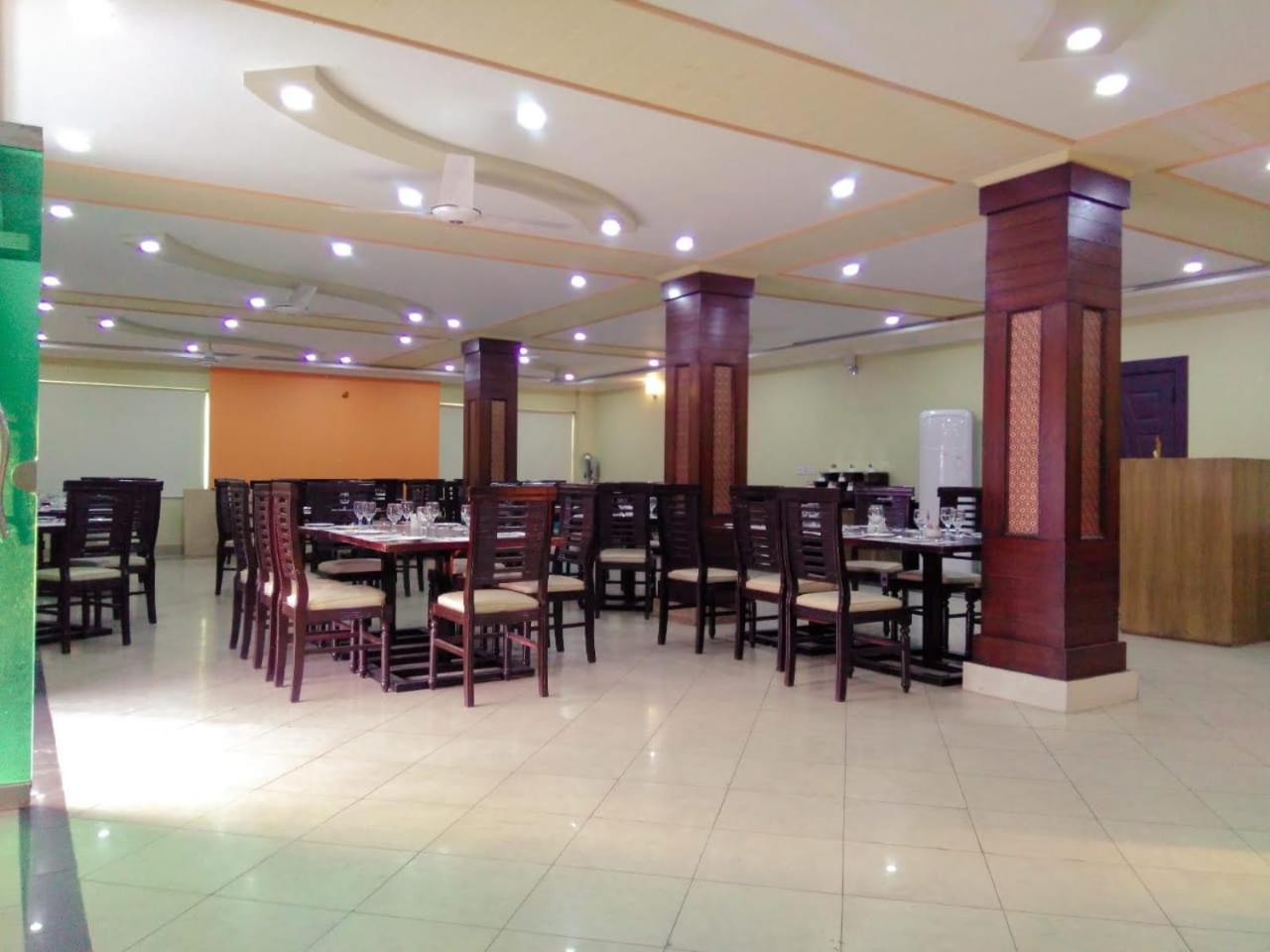 Hotel Crown Inn Multan Zewnętrze zdjęcie