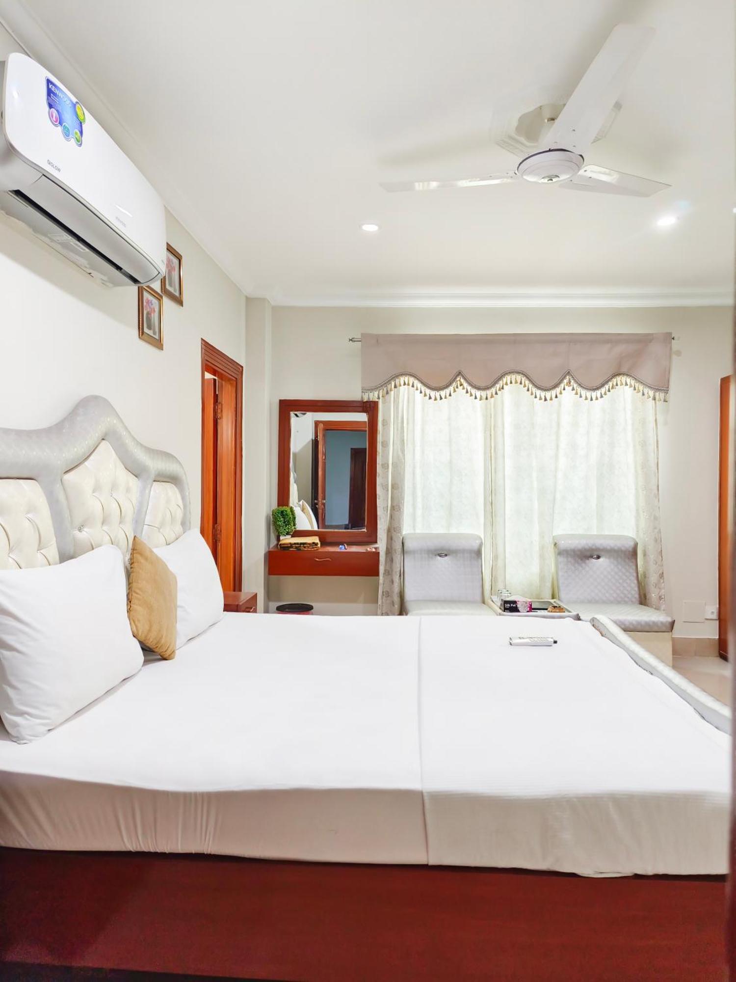 Hotel Crown Inn Multan Zewnętrze zdjęcie