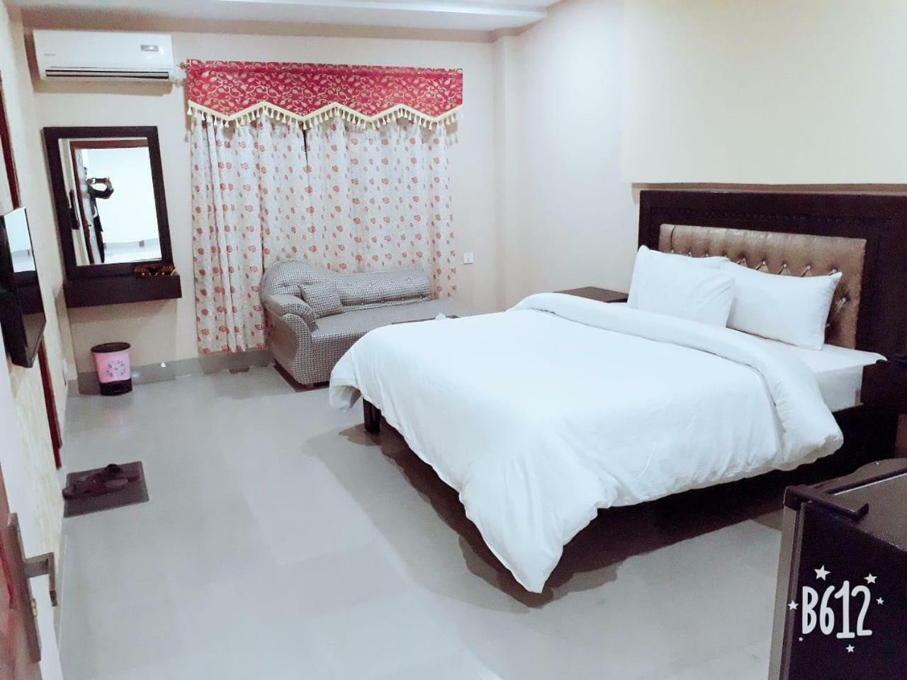 Hotel Crown Inn Multan Zewnętrze zdjęcie