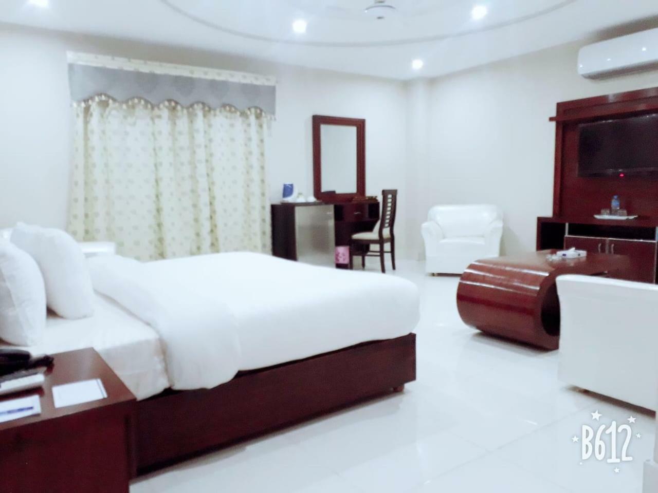 Hotel Crown Inn Multan Zewnętrze zdjęcie