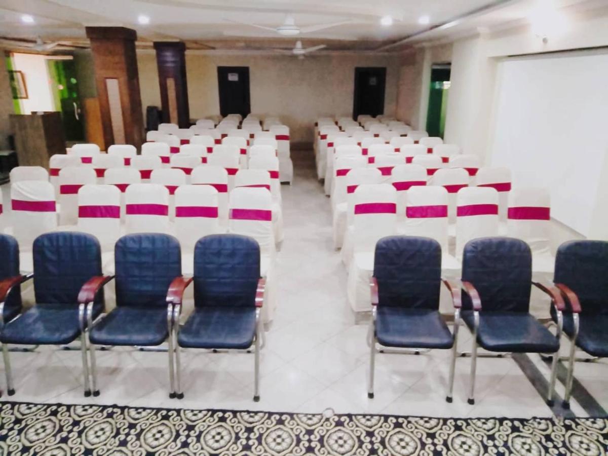 Hotel Crown Inn Multan Zewnętrze zdjęcie