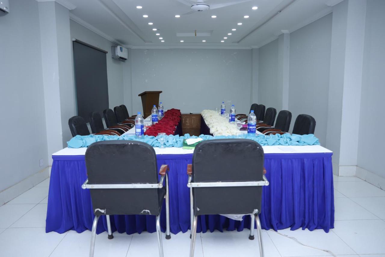 Hotel Crown Inn Multan Zewnętrze zdjęcie