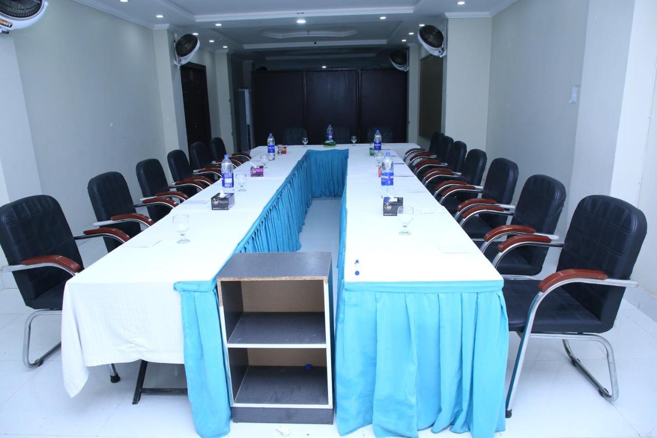 Hotel Crown Inn Multan Zewnętrze zdjęcie